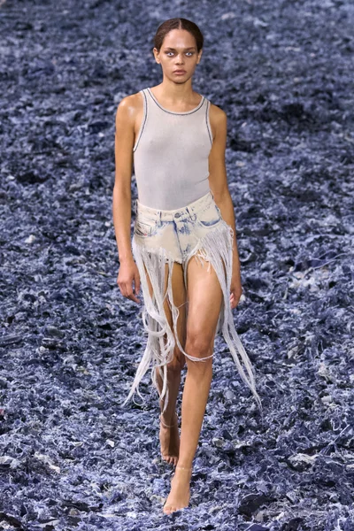 Look 3